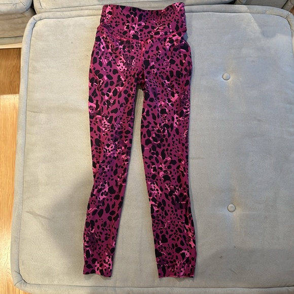 Lululemon Base Pase Pink Cheetah Leggings Crop - Picture 7 of 9